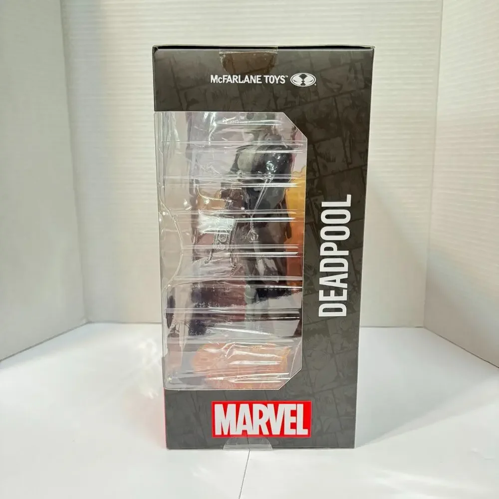 McFarlane Marvel Deadpool #1 1:6 Scale Platinum Chase Figure w/ Comic